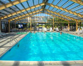 Oceanfront, 2nd-Floor Condo with Balcony, WiFi & Shared Pools/Hot Tub/Tennis - Atlantic Beach - Pool