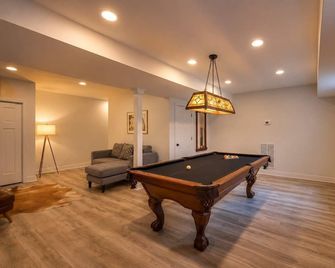 Woodland Retreat - Modern Comfort Near Nashville - Kingston Springs