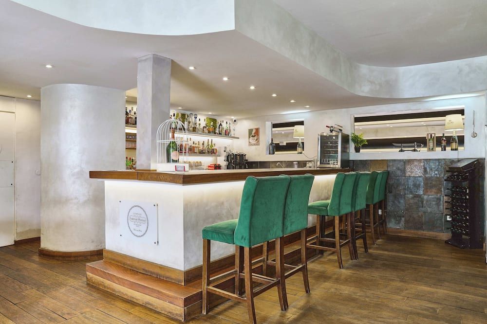 Roma Hotel & Restaurant - ליברוויל - בר