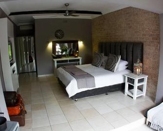 Umtamvuna River Lodge - Port Edward - Bedroom