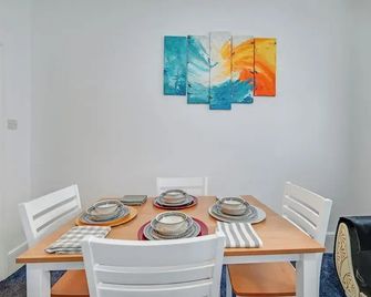 Sleeps 4 - Near Tottenham Stadium w Free Parking - Londres - Salle à manger