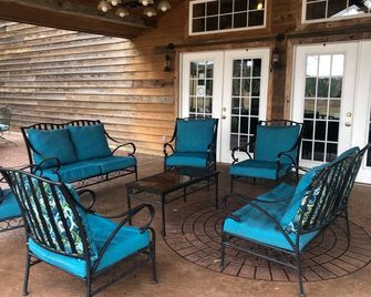 Red Fern Lodge Room 5 - Statesboro - Patio
