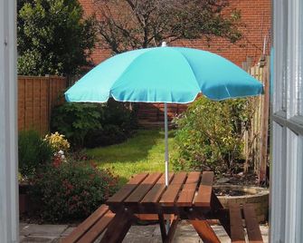 Pretty Victorian Cottage - Portsmouth - Patio