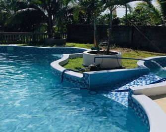 Jupiters Garden Cottages - Marabut - Piscina