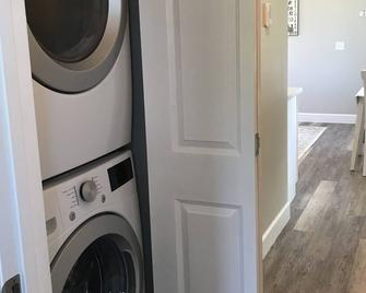 Cozy 1 bedroom with beautiful Alaskan views - Anchorage - Laundry facility