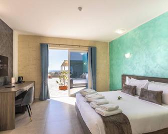 Ta'battista B&B & Pool - Wied Il-mielah - Xewkija - Schlafzimmer