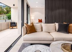 The Arden 3 Coogee. New Spacious Balcony Apt, Seconds To Beach - Coogee - Sala de estar