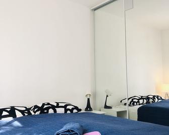 Spacious Flat Garden&Parking 5min Basel Tram Bus Airport - Saint-Louis - Makuuhuone
