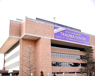 Bay Shore Condo Close to Outdoor Sports & Institutes! - Bay Shore - Building