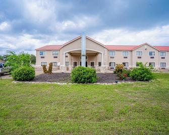 Texan Inn By OYO Beeville Us-181 - Beeville - Gebäude