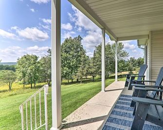 Private Dog-Friendly Home: 3 Mi to Elk Mountain - Union Dale - Balcón