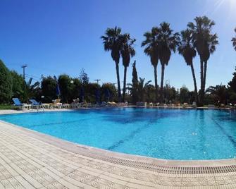 Nina Beach Hotel - Marmari - Pool