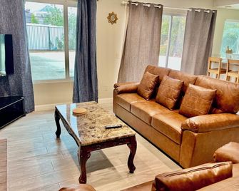 Promo 15% Weekly And 30% Monthly Discount cozy House 4 Bedrooms/2.5 Bathrooms - Hacienda Heights - Huiskamer