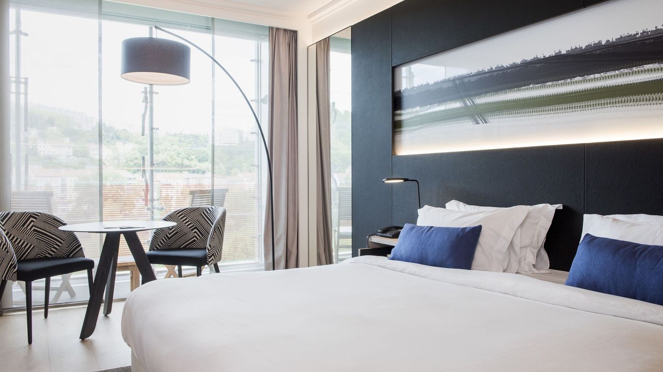 فندق ليون ماريوت سيتي انترناشونال