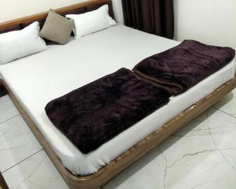 Hotel Milan - Ahmedabad - Habitación