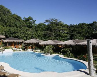 Magic Oceans Dive Resort - Anda - Piscina