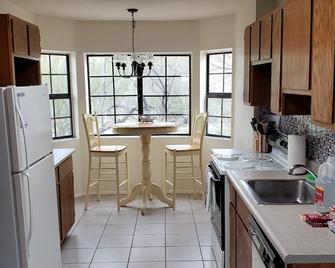 New Listing! Cozy Casita With Breathtaking Views Of Mt Lemmon - Tanque Verde - Cocina