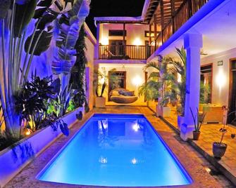 Hotel Restaurante Azul - León - Pool