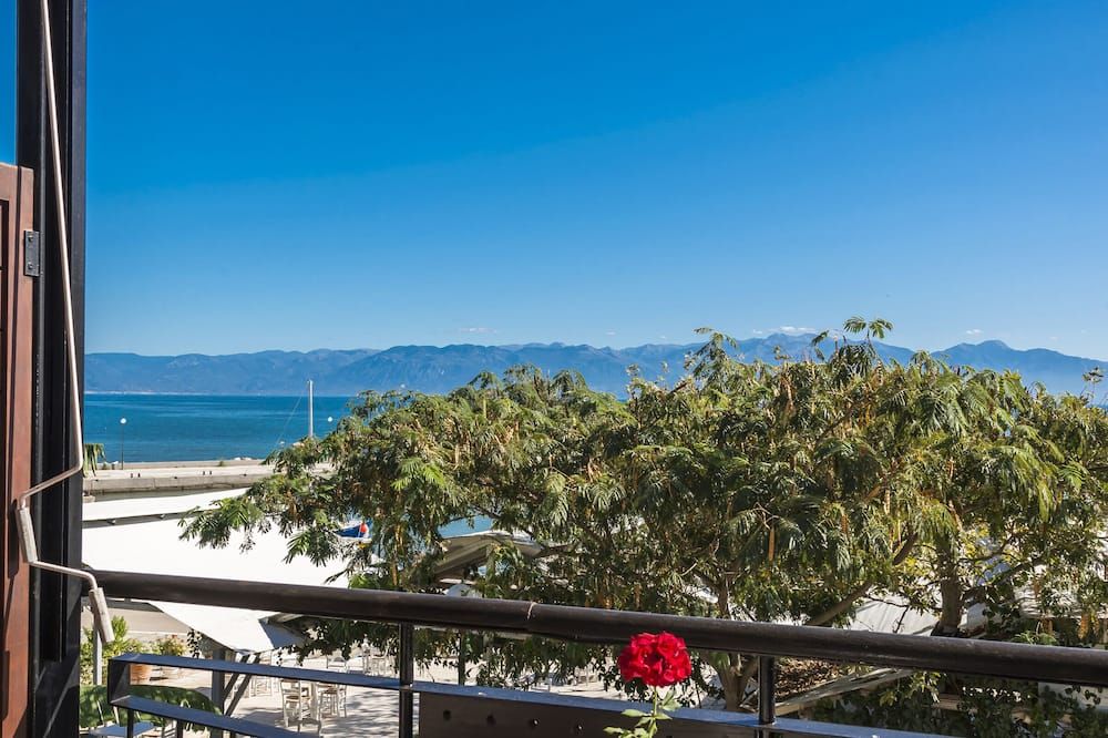 أكرويالي هوتل آند فيلاز