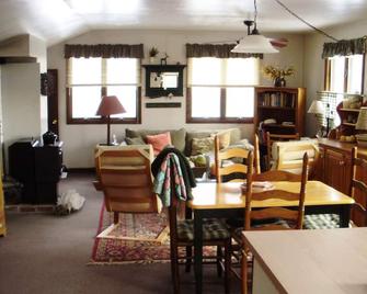 Evergreen is a family friendly retreat located in Weston Vt. - Weston - Restaurante