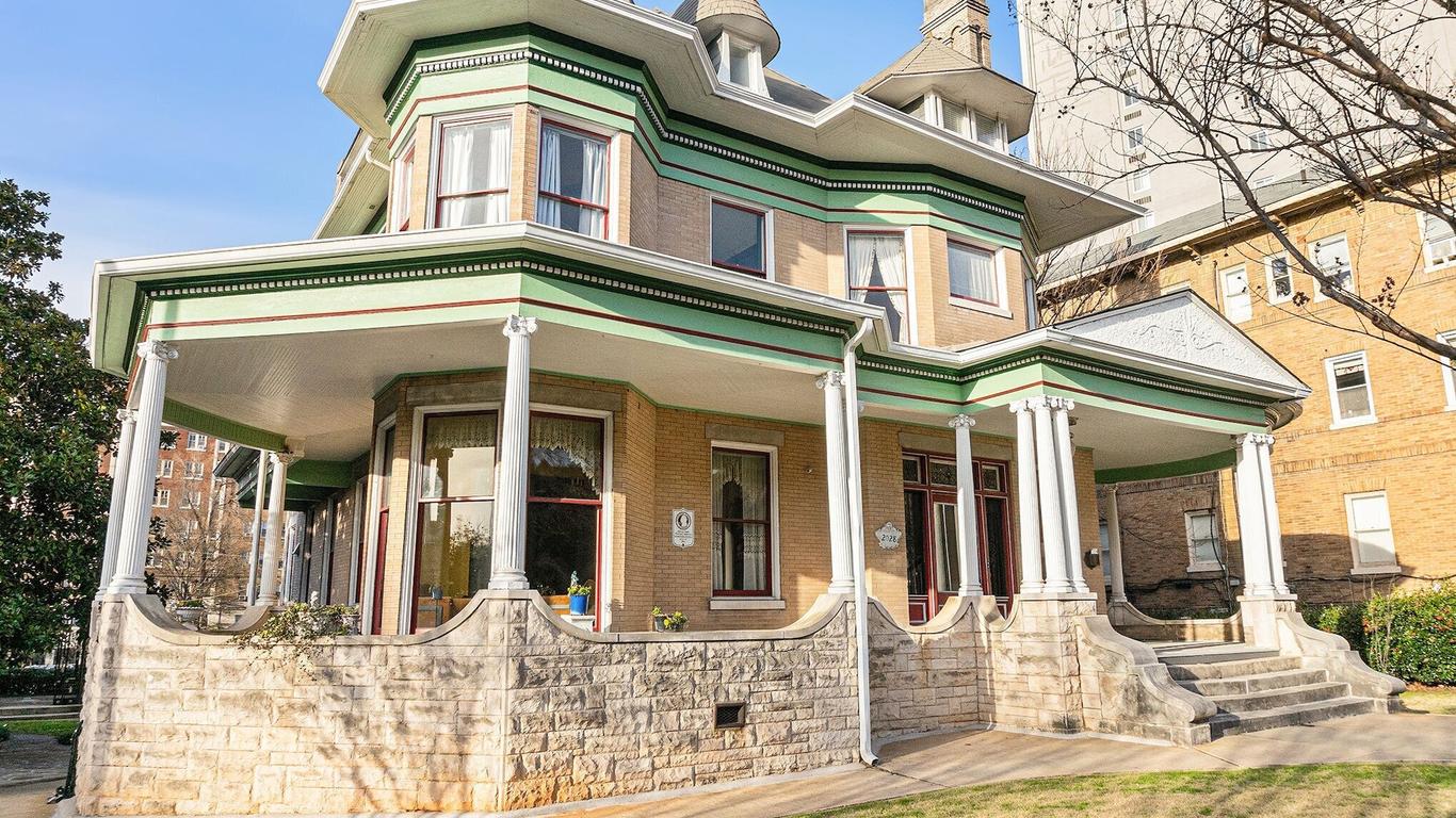 Hassinger Daniels Mansion Bed And Breakfast