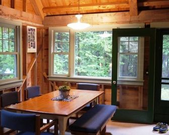 Bayberry Cottage - Storybook cottage in the lovely woods of Pretty Marsh - Mount Desert - Comedor