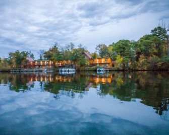 Curriers Lakeview Lodge - Rice Lake - Buiten zicht