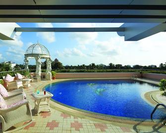 Windsor Rajadhani Hotel - ทิรุวานันทปุรัม - สระว่ายน้ำ