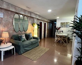 Hostal Residencia Cardona - Arrecife - Living room