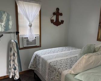 \'Beachy Bungalow\' cottage in Harbor Beach - Perfect getaway spot - Harbor Beach - Habitación