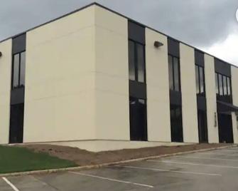 New private suite room inside the apartments building loft by UAB / Downtown. - Birmingham - Budynek