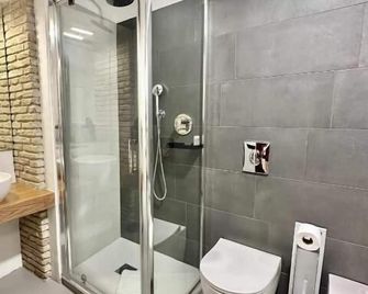 C & O Savoia Deluxe Rooms - Cagliari - Badkamer