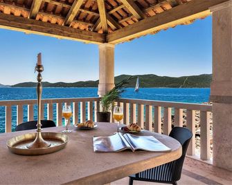 Villa Ragusea With a Private Beach - Slano - Balcony