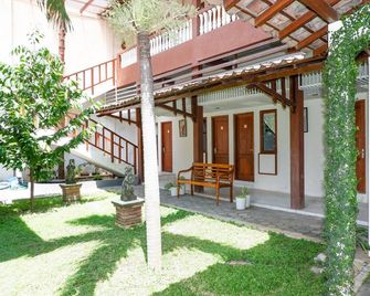 OYO 422 Achterhuis Guesthouse - Semarang - Building