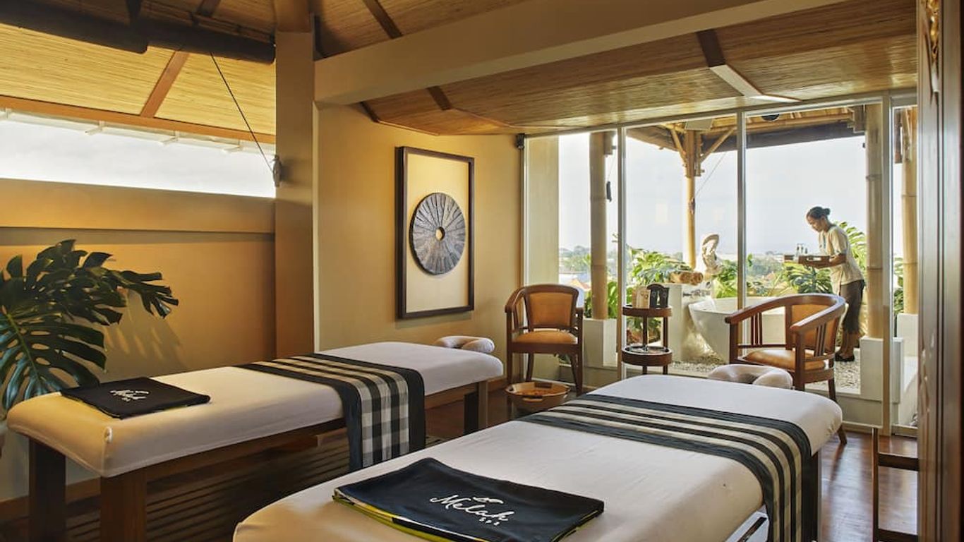 Jambuluwuk Oceano Seminyak Hotel