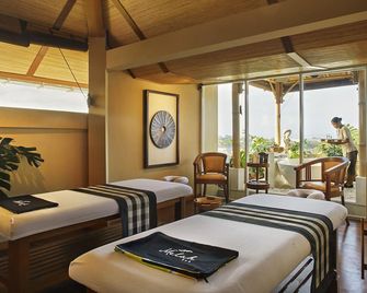 Jambuluwuk Oceano Seminyak Hotel - Denpasar - Bedroom