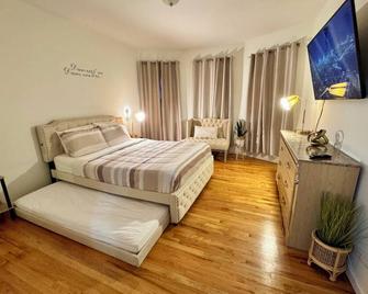Private 1st floor Apartment - Only 5 min Away from Newark Airport and 30 min to NYC - Elizabeth - Bedroom