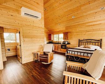 The Gobbler Cabin - Hidden Acres Cabins - Bethany - Slaapkamer
