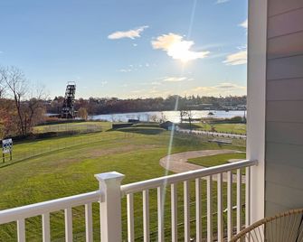 2-bedroom pied de terre in PVD's Fox Point - Providence - Balcón