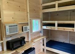 Come Enjoy a Cozy Getaway Cabin on The River - Blacksburg - Spa