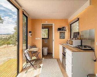 Hill View at Euroa by Tiny Away - Euroa - Küche