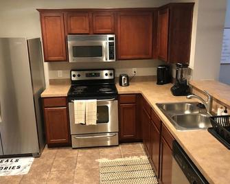 Dallas Gem in Subdivision 15 mins from Deep Ellum! - Dallas - Cuisine