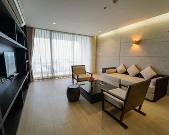 Serene Phla resort and restaurant - Ban Chang - Living room