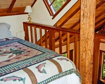 On the Trinity River, Fire Pit, Dogs OK, Privacy, Historic Miner's Cabin - Douglas City - Habitación