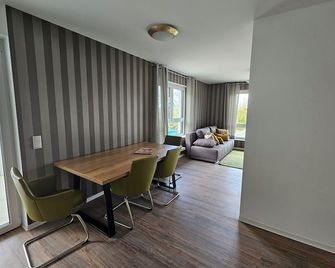 FeWo Landhaus Schölerberg l ruhige Lage - אוסנבריק - חדר אוכל