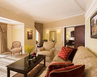 The Regency Hotel Kuwait - Salmiya - Living room