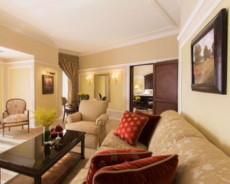 The Regency Hotel Kuwait - Salmiya - Living room