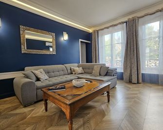 La Maison V.H., Appartements d'Hôtes - Troyes - Living room