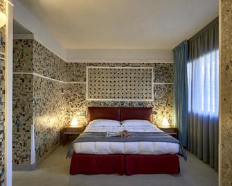 Albornoz Palace Hotel - Spoleto - Schlafzimmer