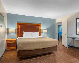 Quality Inn & Suites at Coos Bay - North Bend - Ložnice